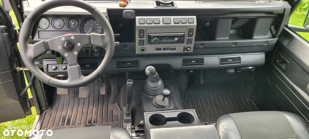 Land Rover Defender - 8