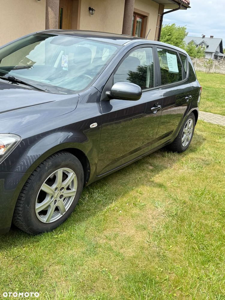 Kia Ceed - 4