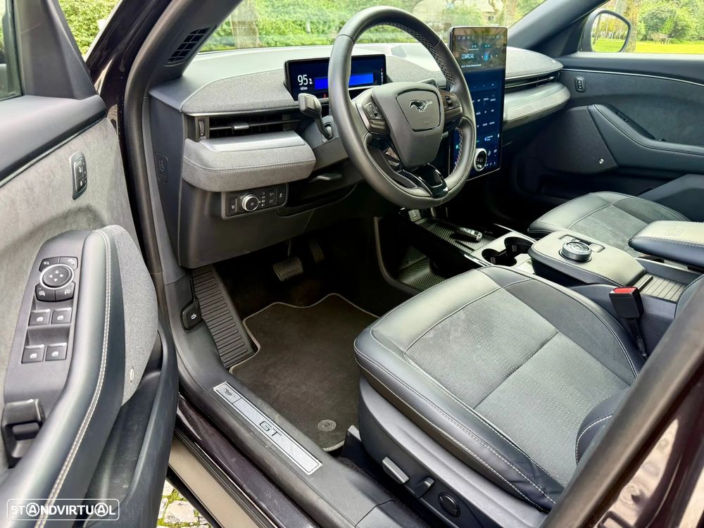 Ford Mustang Mach-E AWD GT - 2