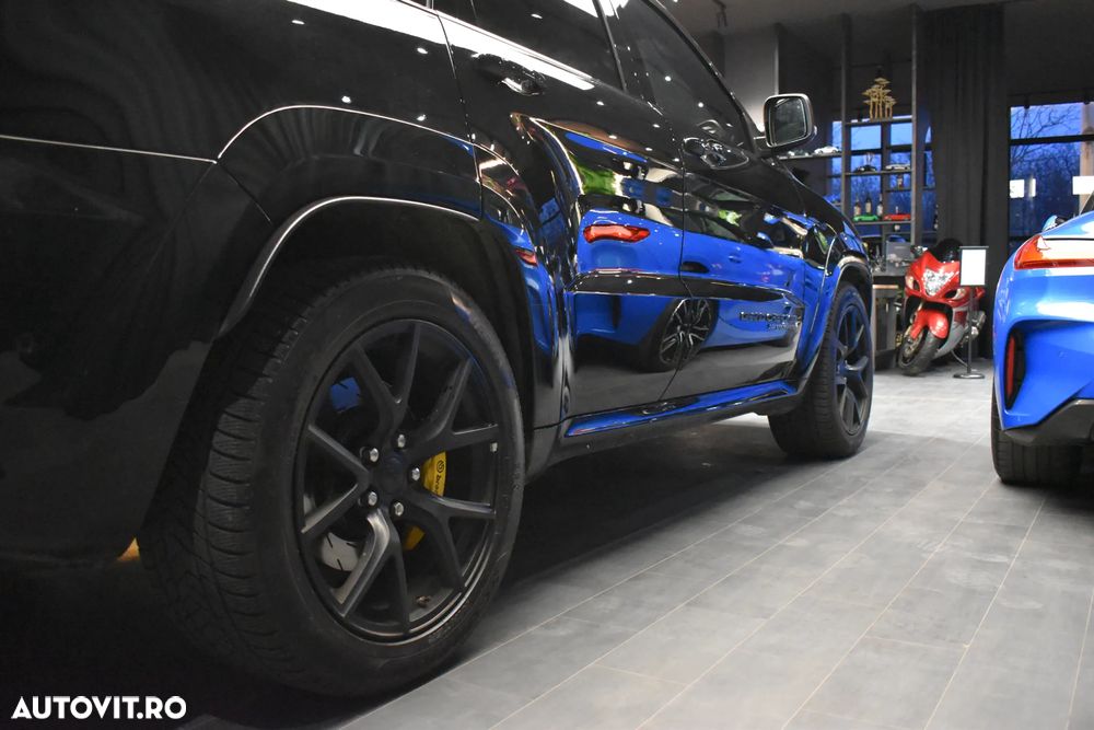 Jeep Grand Cherokee - 22