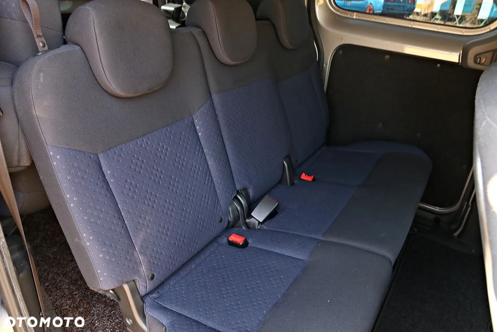 Nissan NV200 - 35