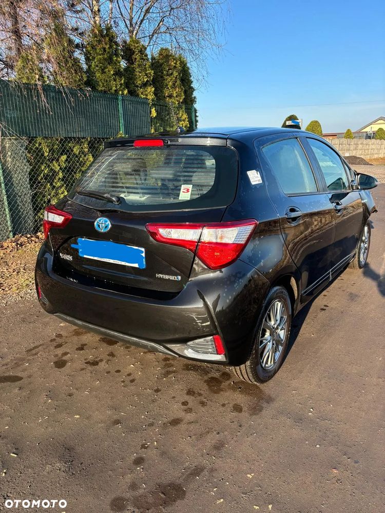 Toyota Yaris Hybrid 100 Dynamic - 8