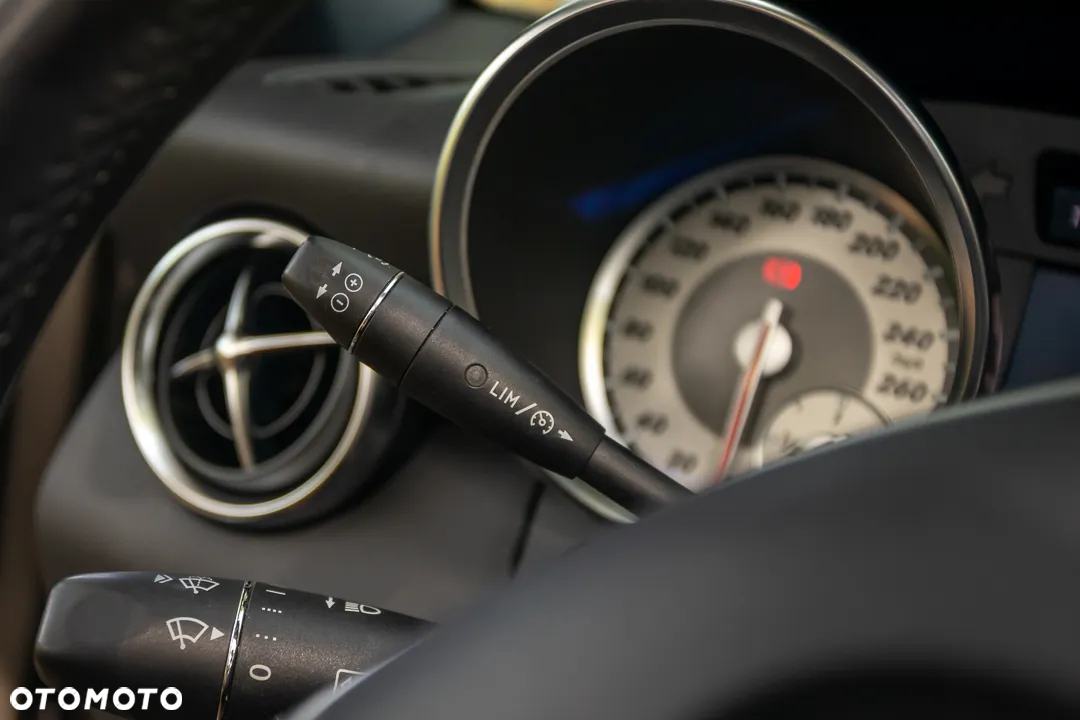 Mercedes-Benz SLK 200 (BlueEFFICIENCY) - 34