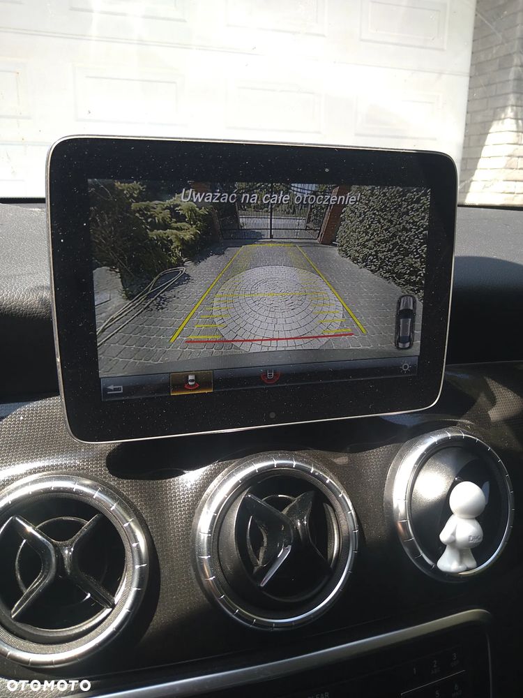Mercedes-Benz CLA 180 7G-DCT - 22