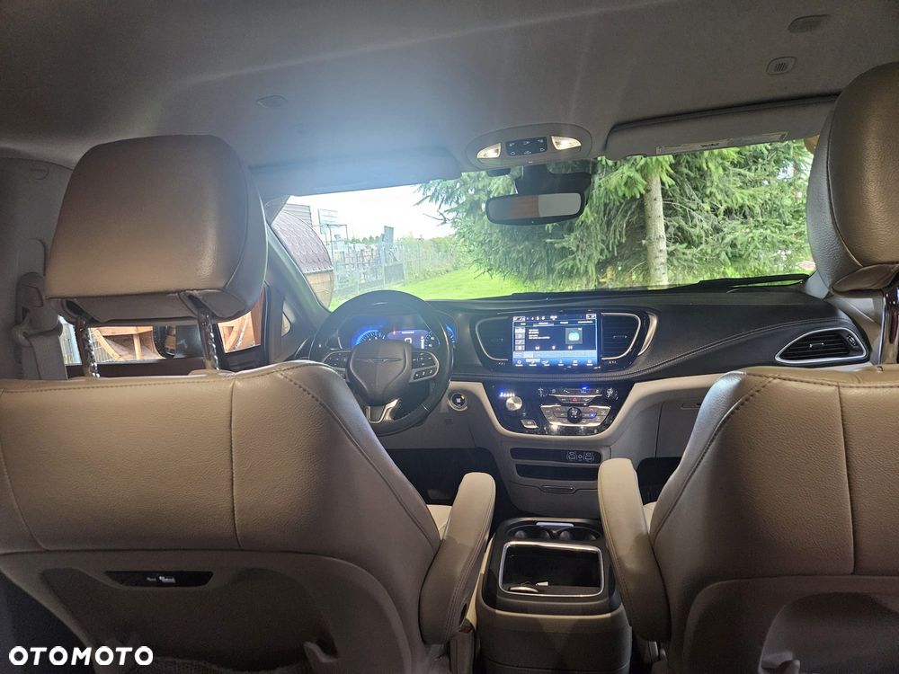 Chrysler Pacifica - 2