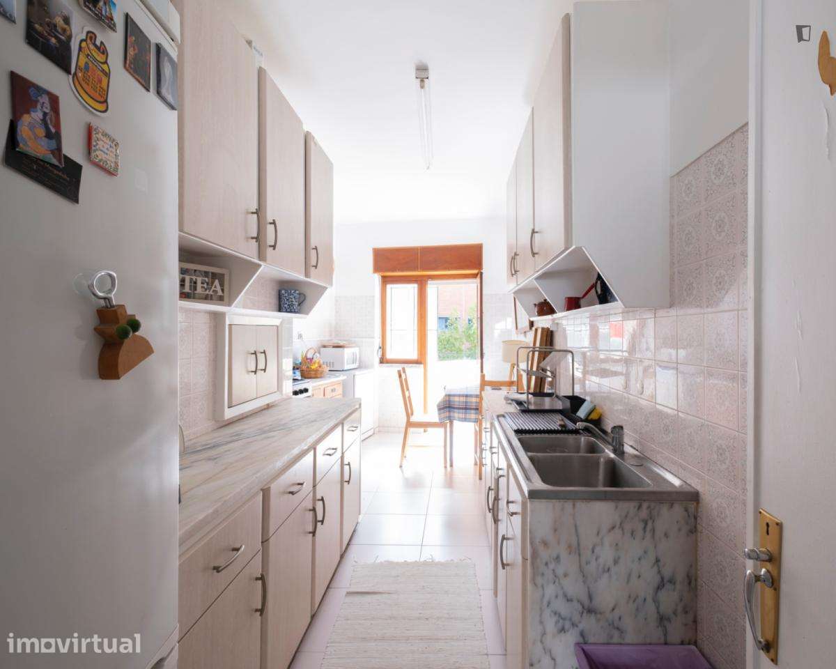Quarto - localizado em Linda-a-Velha Lisbon - Grande imagem: 4/18