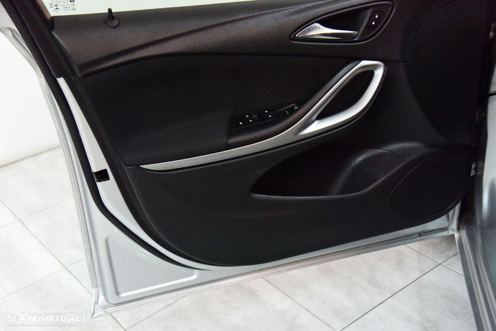 Opel Astra Sports Tourer - 21