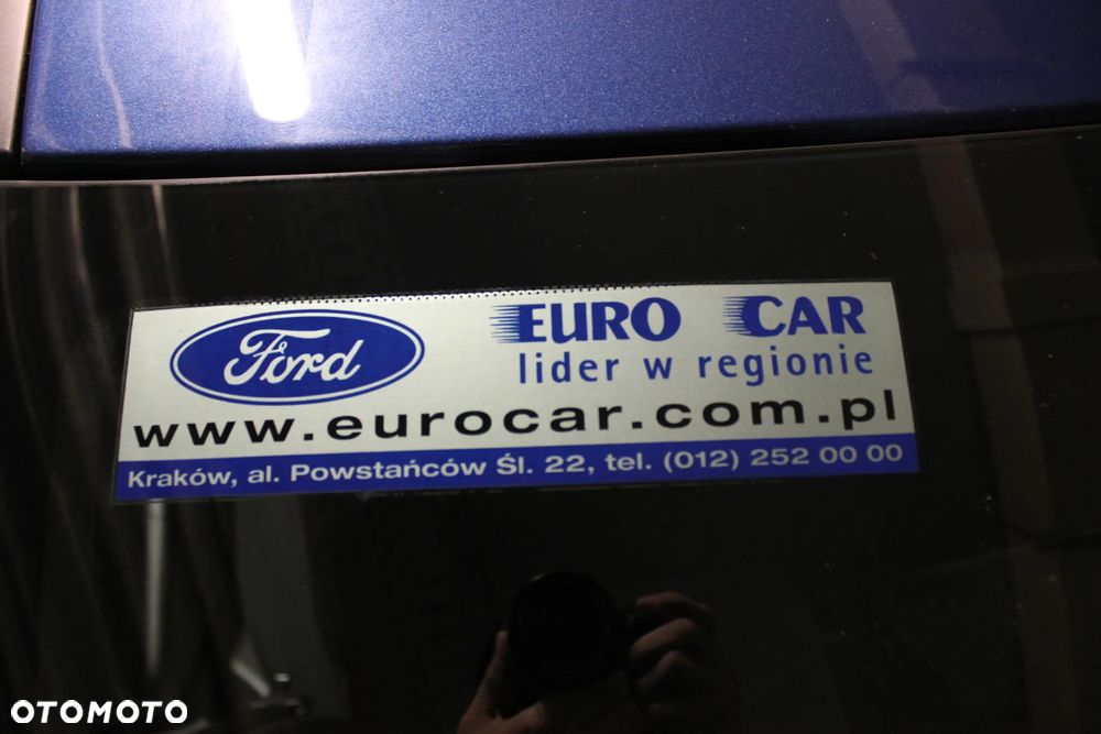 Ford Focus 2.0 Ghia - 32