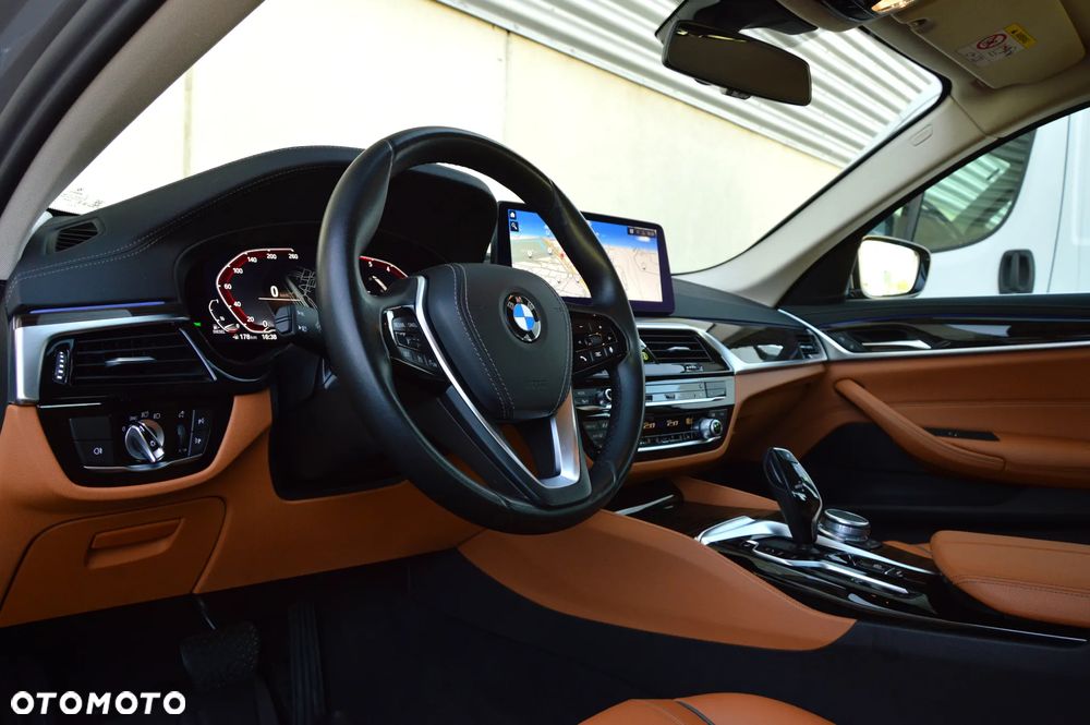BMW Seria 5 540d xDrive mHEV Luxury Line sport - 13