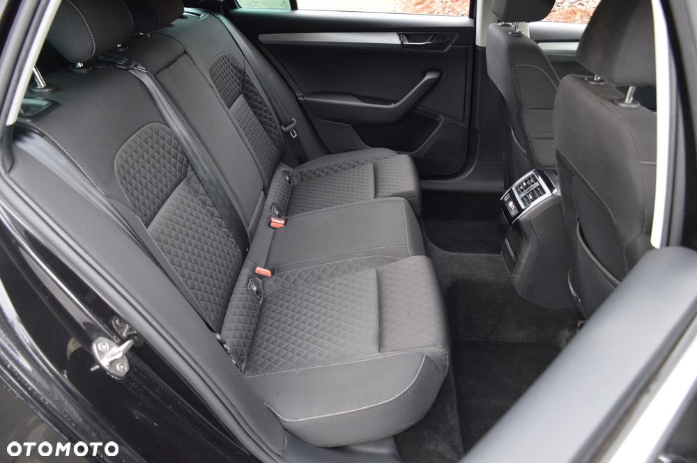 Skoda Superb 2.0 TDI SCR Sportline DSG - 27