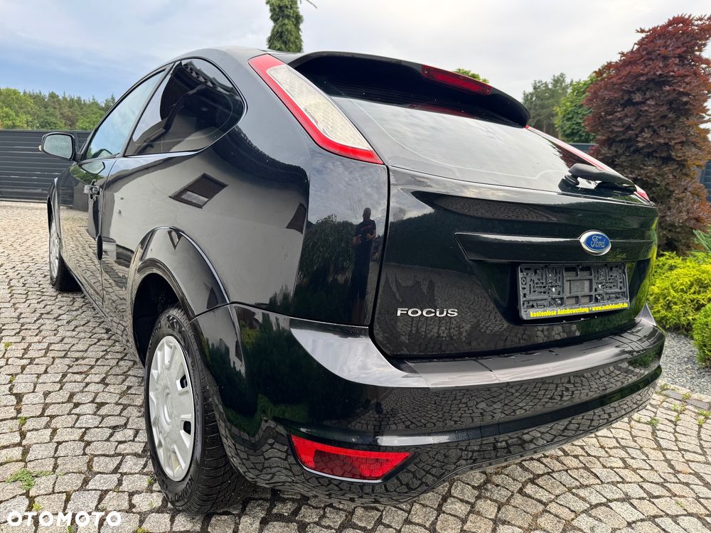 Ford Focus 1.6 16V Trend - 12