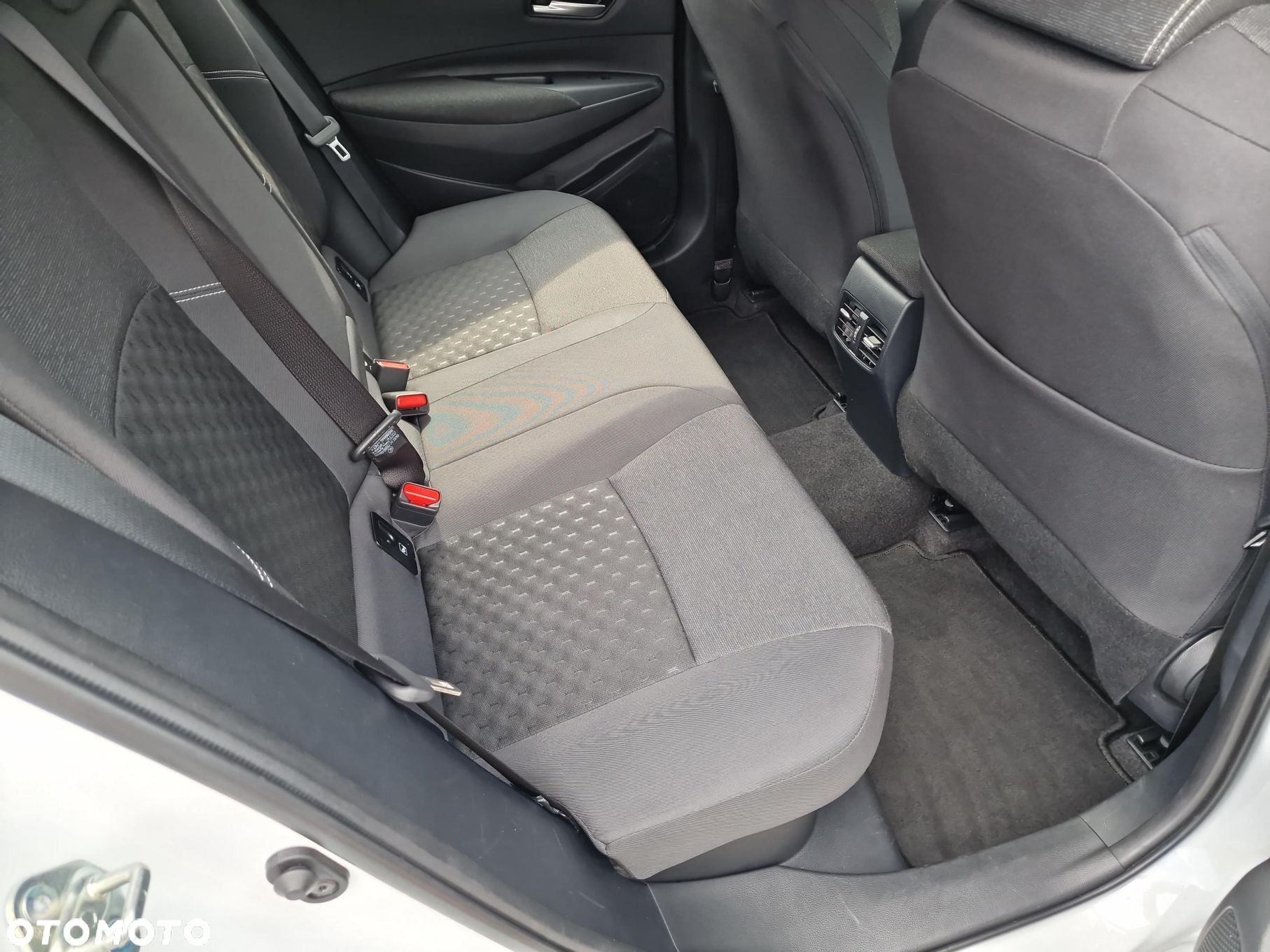 Toyota Corolla 1.8 Hybrid Comfort - 13