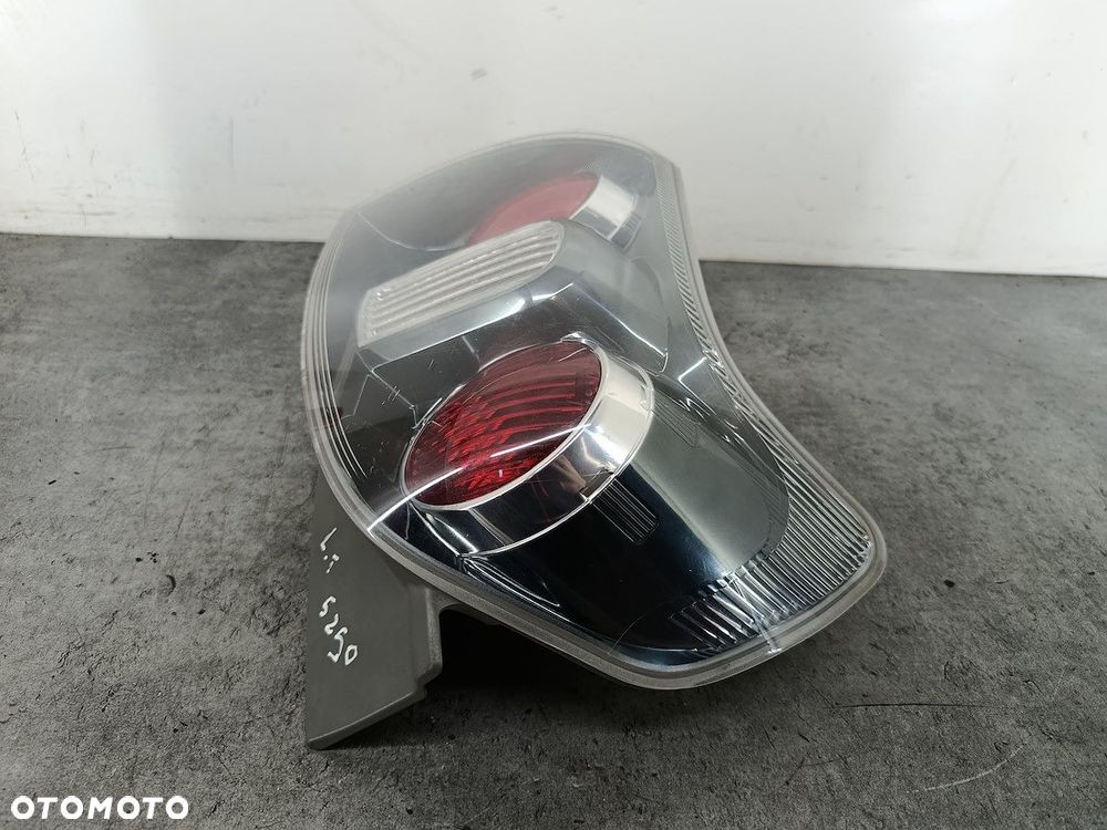 LAMPA TYLNA LEWA TOYOTA COROLLA VERSO II 81560-0F080 FARBA - 4