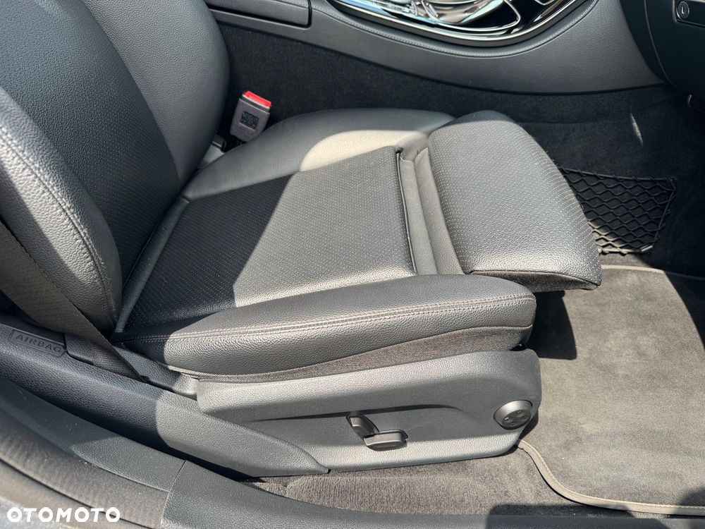 Mercedes-Benz Klasa E 220 d 4-Matic 9G-TRONIC - 33