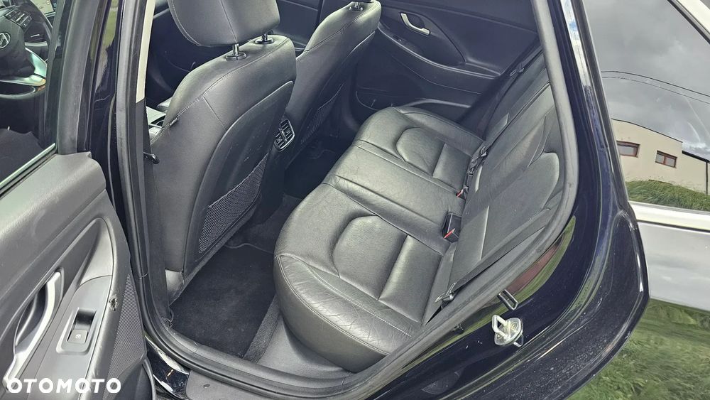 Hyundai i30 1.4 T-GDI Premiere Luxury DCT - 24