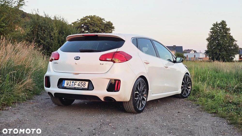 Kia Ceed - 10