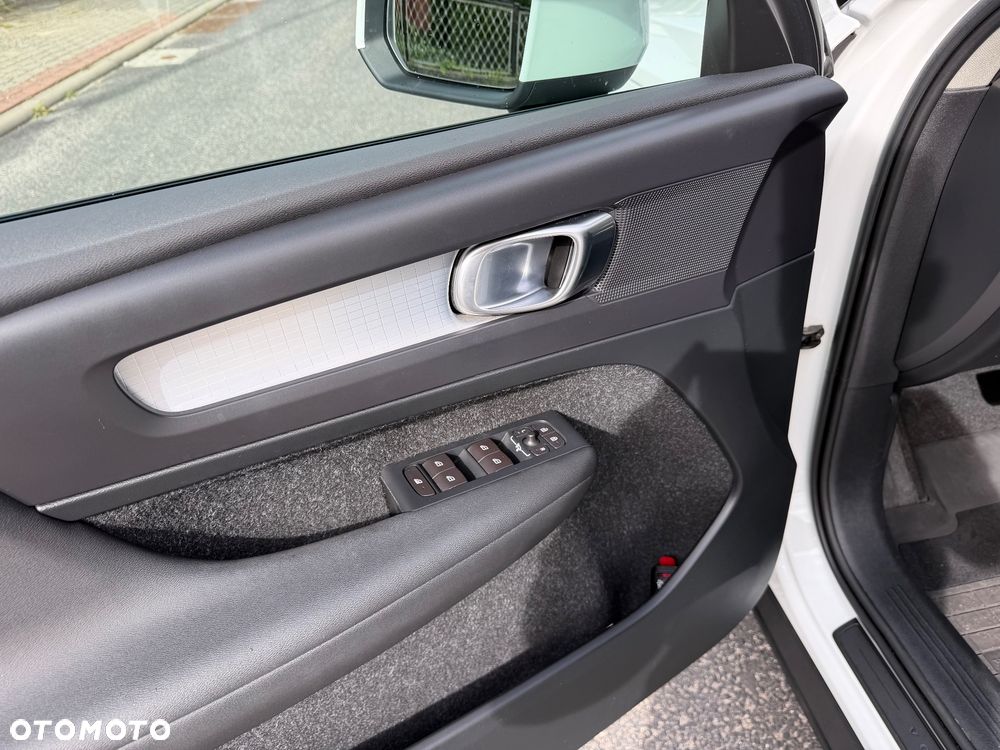 Volvo XC 40 D4 AWD Geartronic Momentum - 16