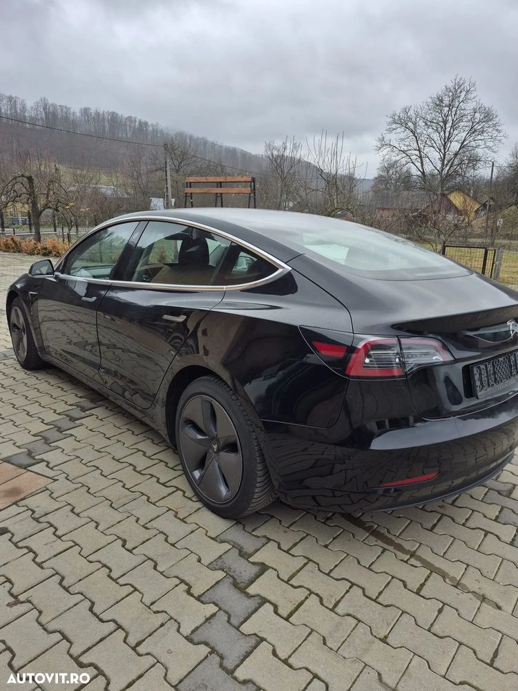 Tesla Model 3 - 4