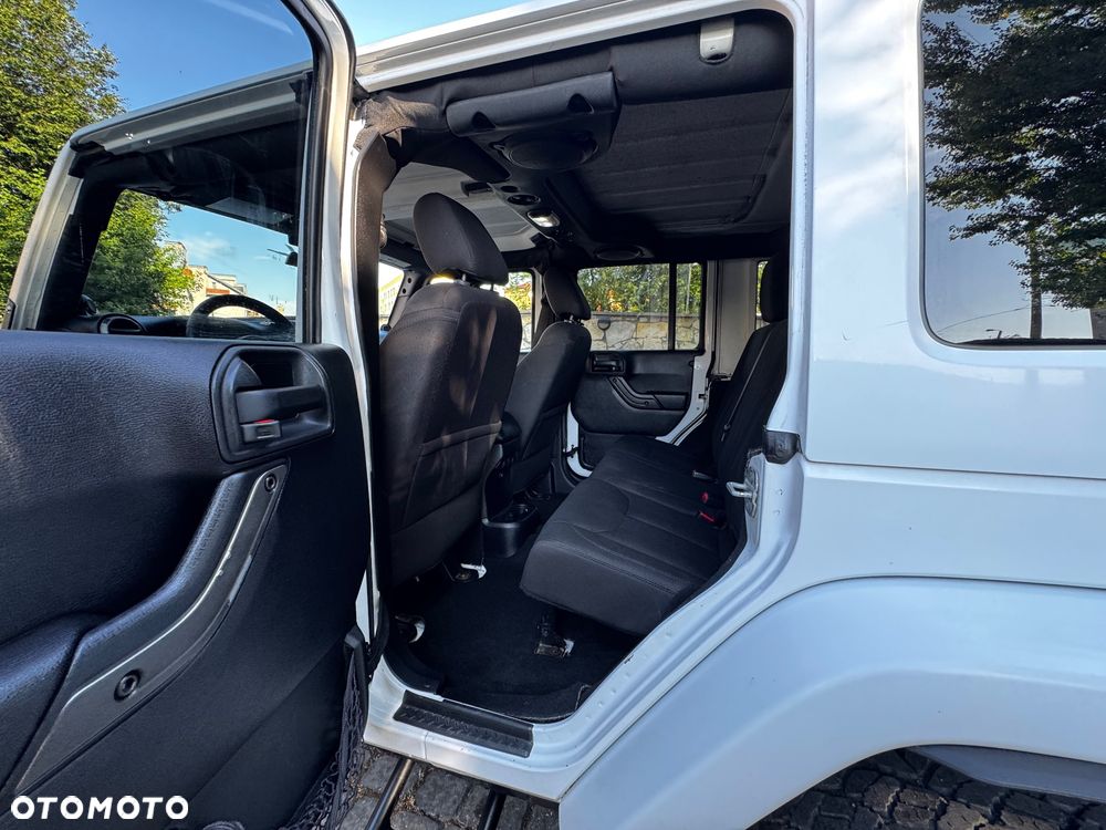 Jeep Wrangler 3.6 Unlim Sahara - 19