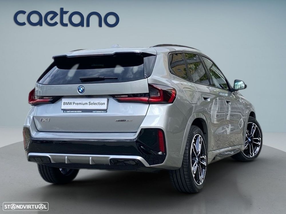 BMW iX1 eDrive20 Pack Desportivo M - 2