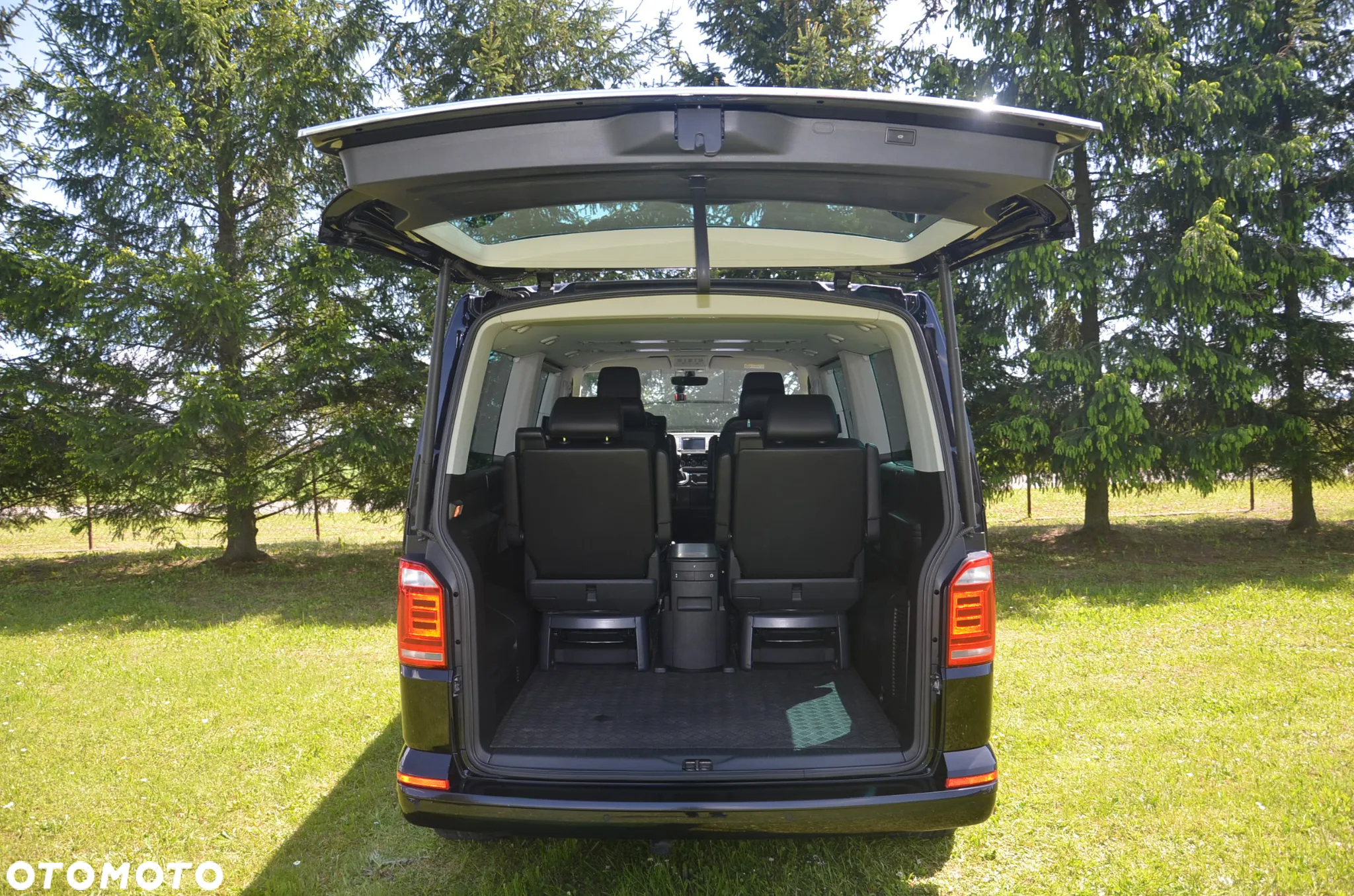 Volkswagen Multivan - 17