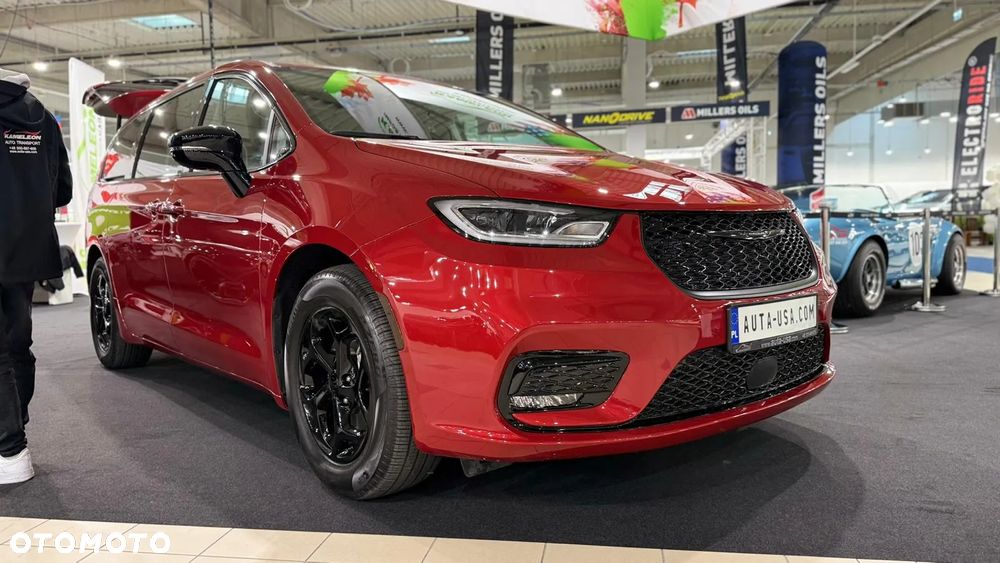 Chrysler Pacifica - 1