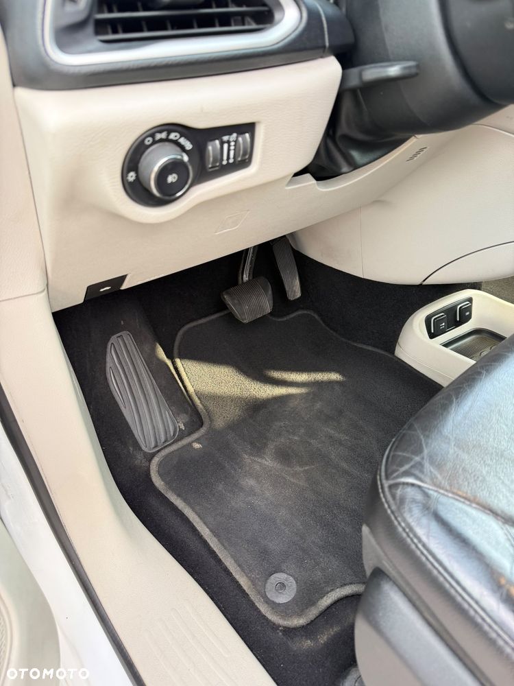 Chrysler Pacifica - 10