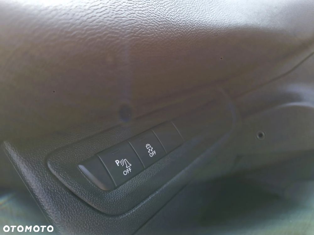 Peugeot 208 - 19