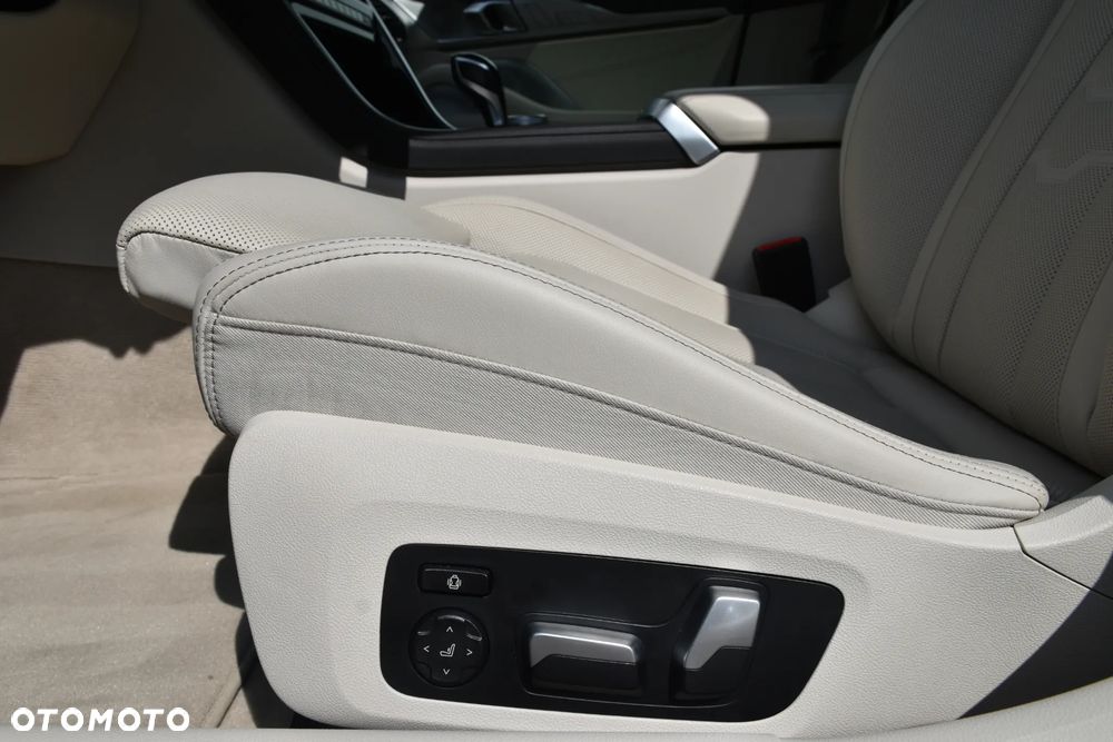 BMW Seria 8 - 16