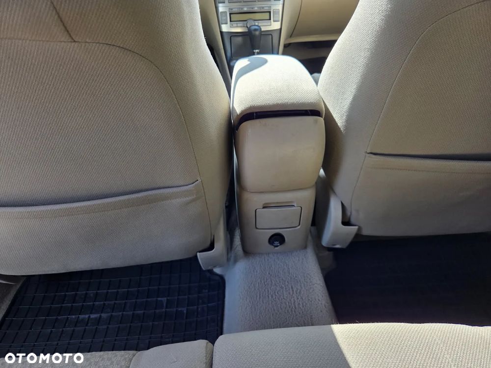 Toyota Avensis 2.0 VVT-i Sol - 3