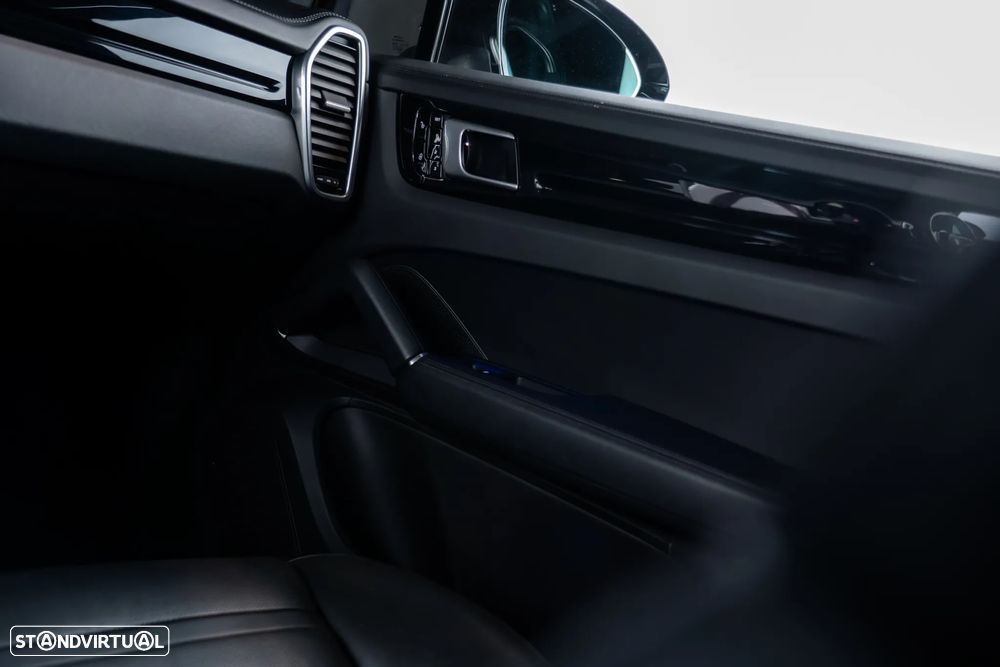 Porsche Cayenne - 29