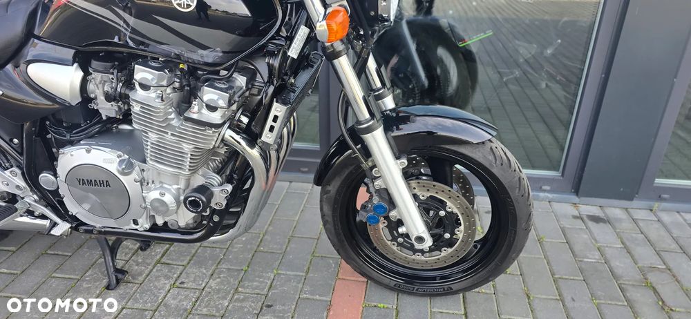 Yamaha XJR - 26