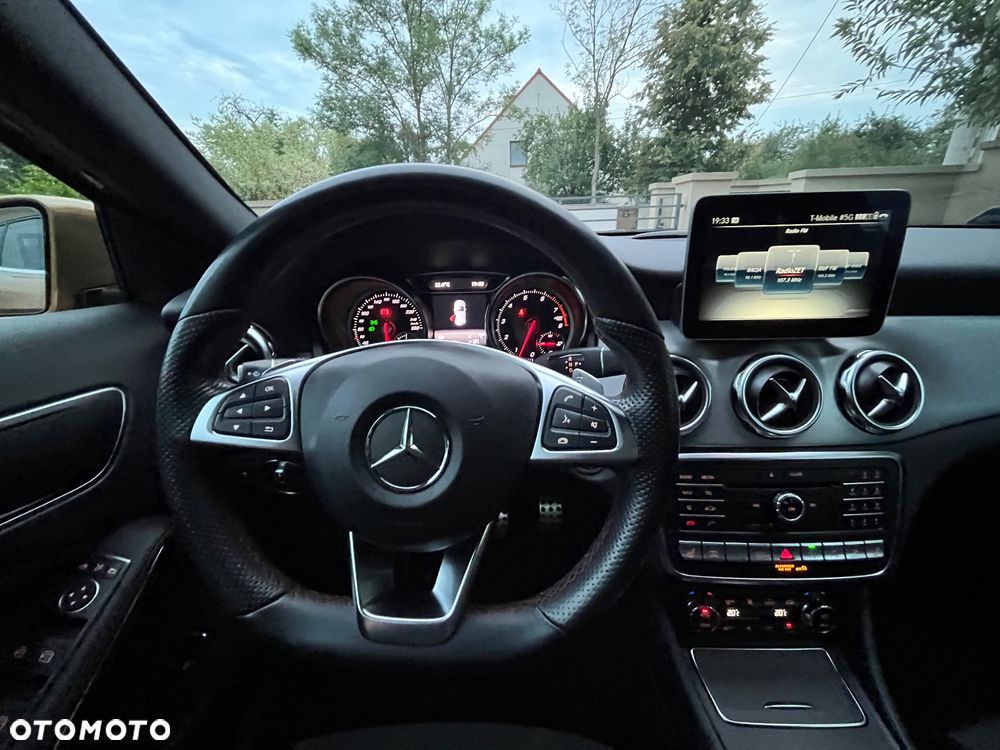 Mercedes-Benz GLA 220 4-Matic AMG Line - 23