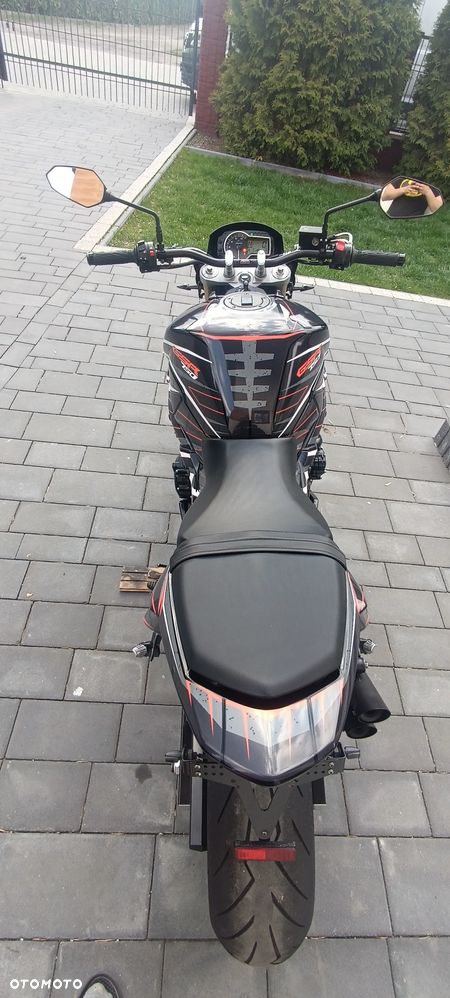 Suzuki GSR - 29