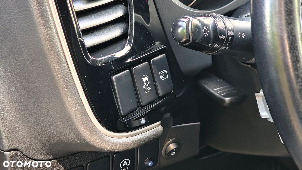 Mitsubishi Outlander - 32