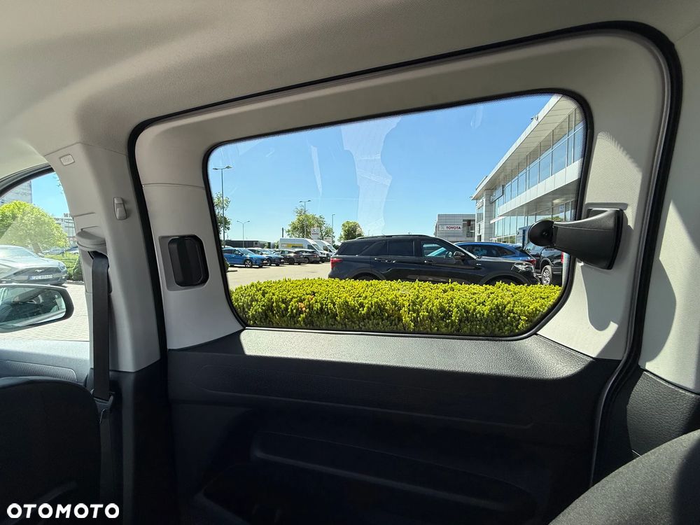 Ford Tourneo Connect Grand - 36