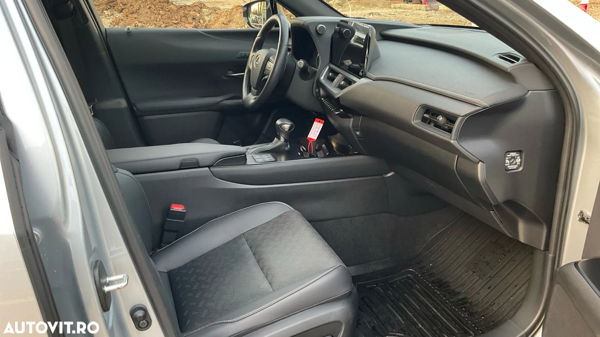 Lexus UX 250h 2.0L HEV 20H- (178 HP) 4X4 CVT Luxury - 6
