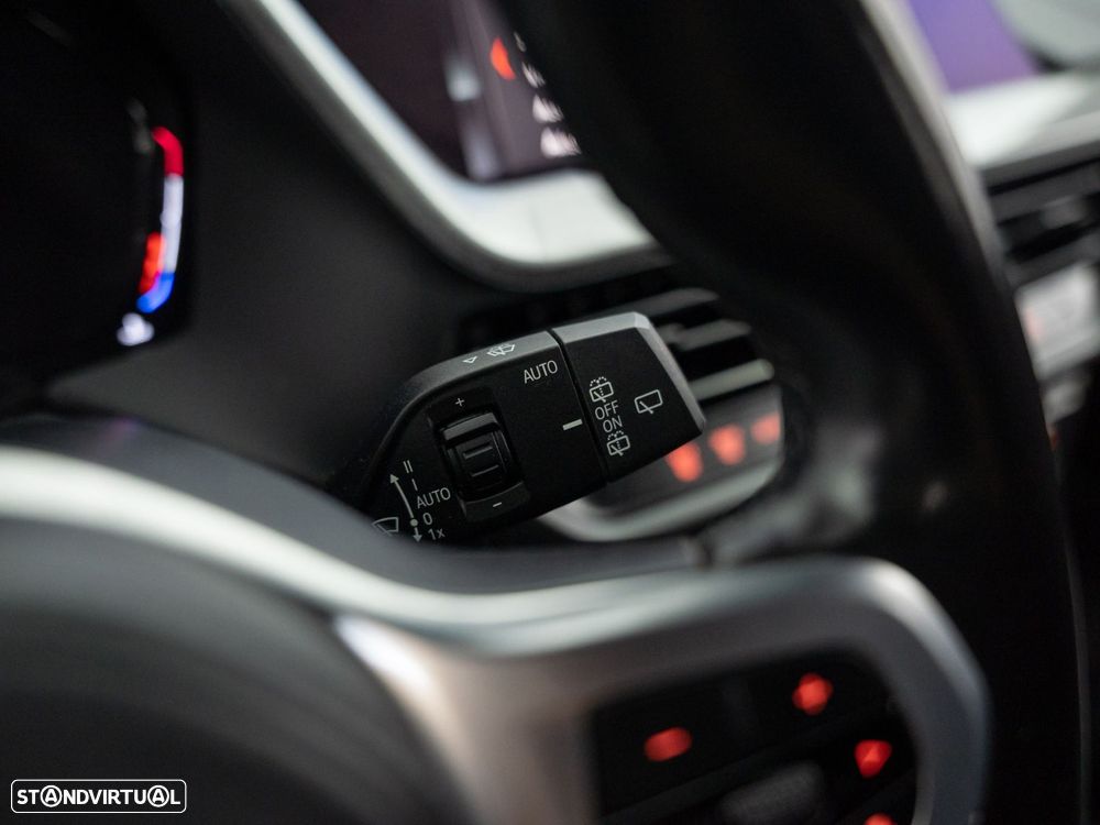 BMW 118 i Pack Desportivo M Auto - 25