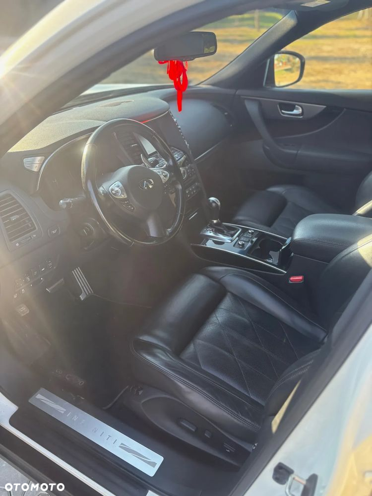 Infiniti QX70 - 9