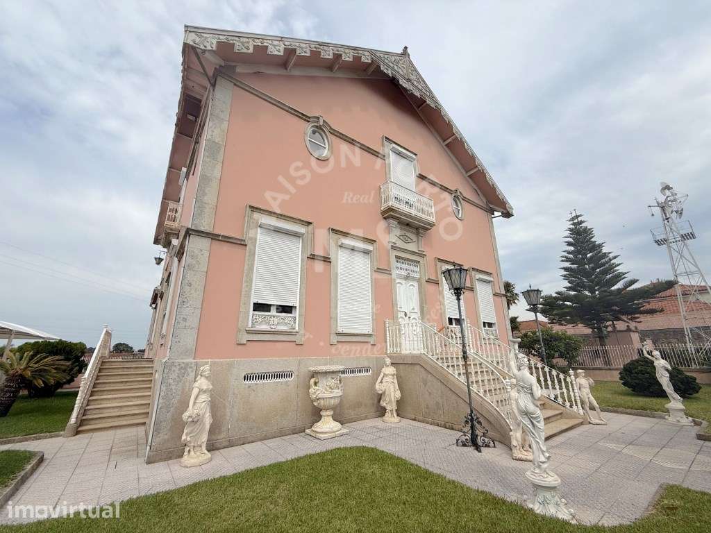 Moradia T4 do Sec. XIX (1896), com 3 Pisos, Jardim, Garagem, Anexos... - Grande imagem: 3/60