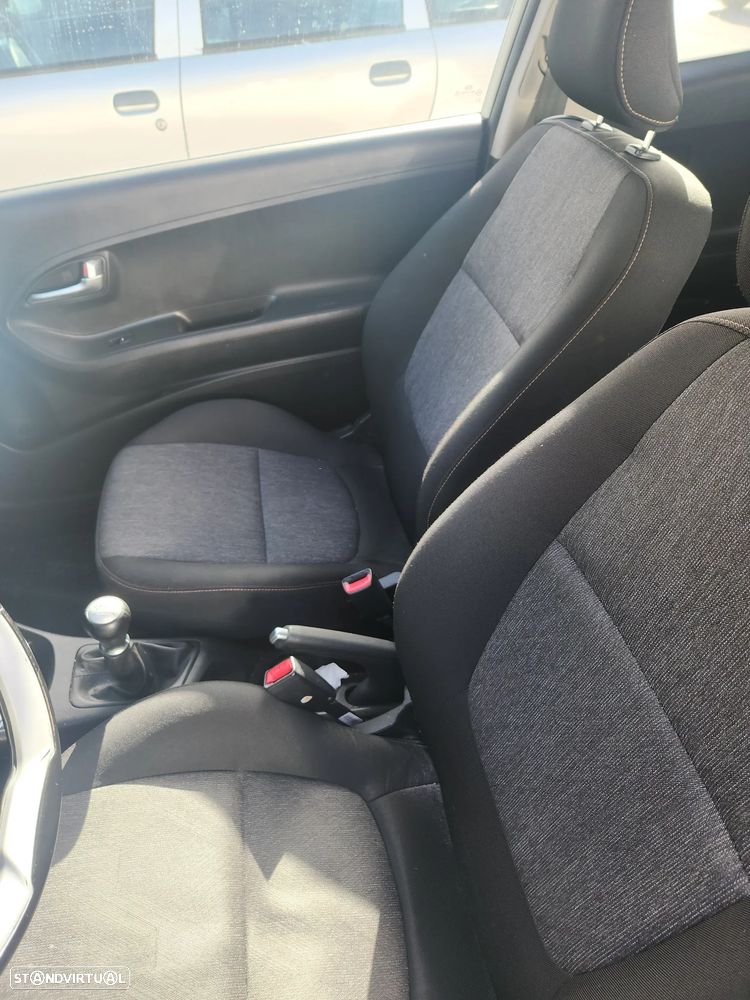 Kia Picanto 1.0 Attract - 18