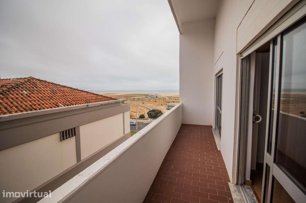 T1 primeira linha na Figueira da Foz, na emblemática Avenida do Brasil - Grande imagem: 2/23