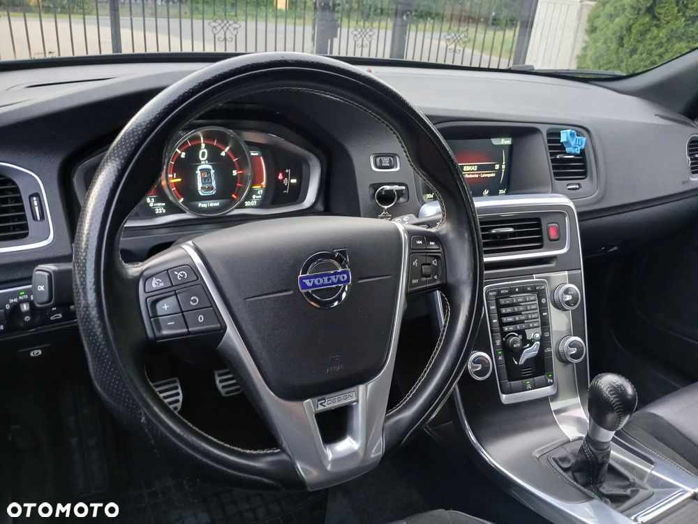 Volvo V60 D3 R-Design - 29
