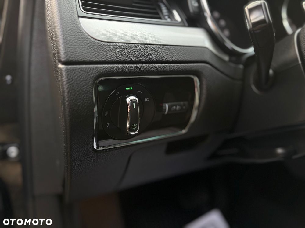 Skoda Superb 2.0 TDI DSG Exclusive - 19