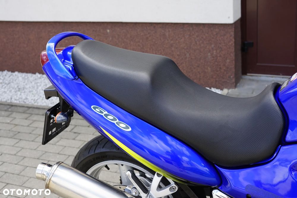 Suzuki GSX - 6