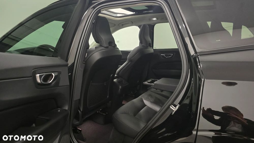 Volvo XC 60 B4 D AWD Plus Dark - 6