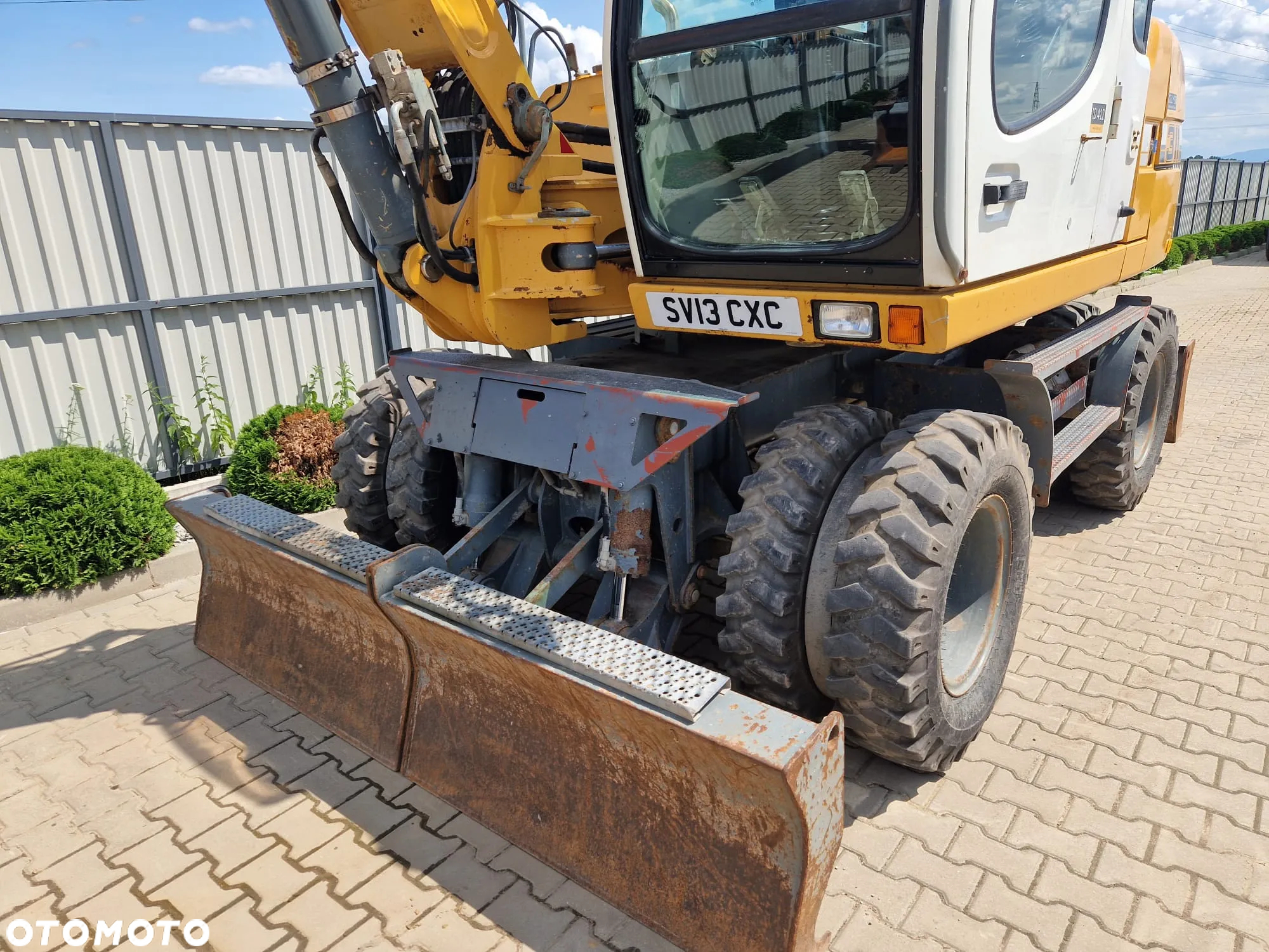 Liebherr A311 Litronic * 2013r. * 10 599 mth * Powertilt * 4x skrętne koła * - 21