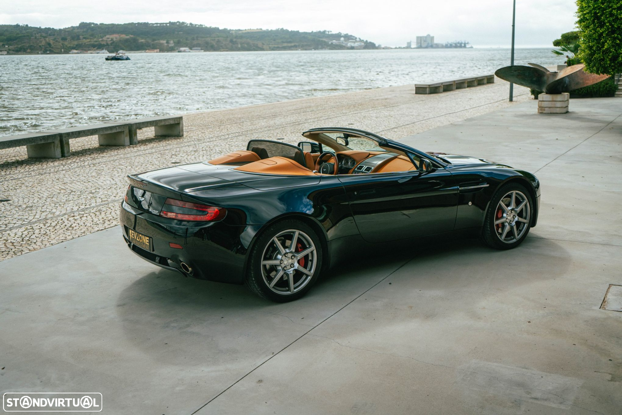 Aston Martin Vantage Roadster - 4