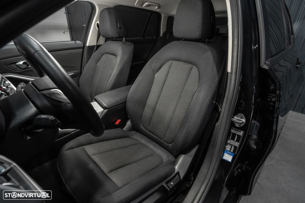 BMW 318 d Aut. Sport Line - 24