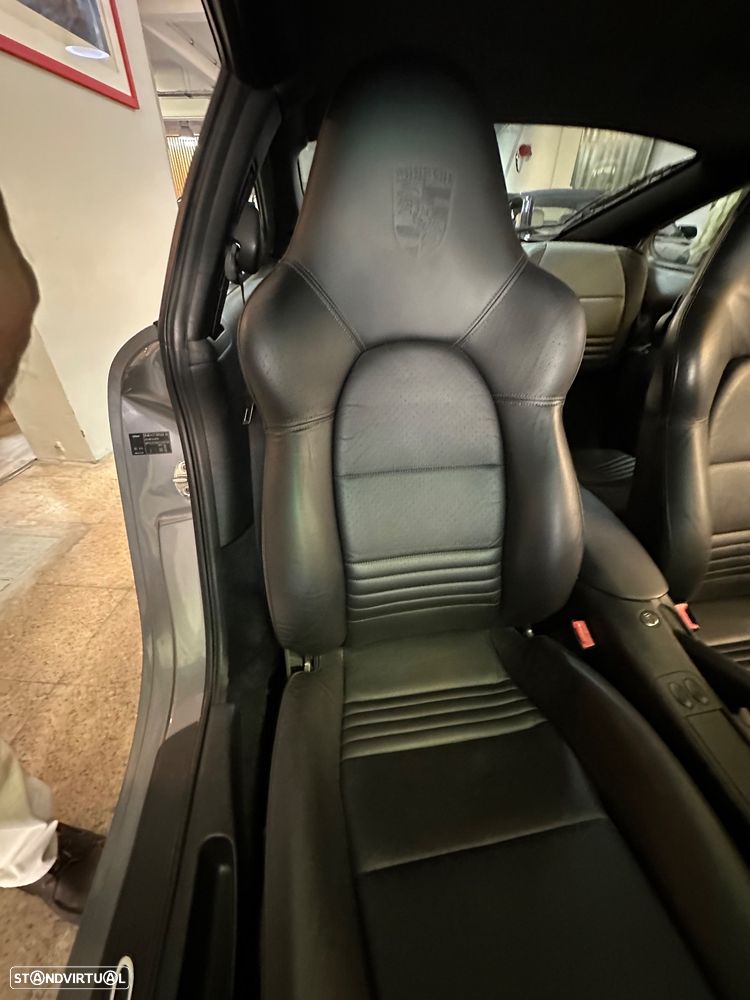 Porsche 911 (996) Carrera 4 - 27